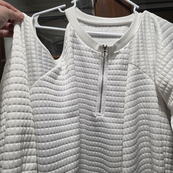 White Quilted Pullover with Zipper - Picture 3 of 4